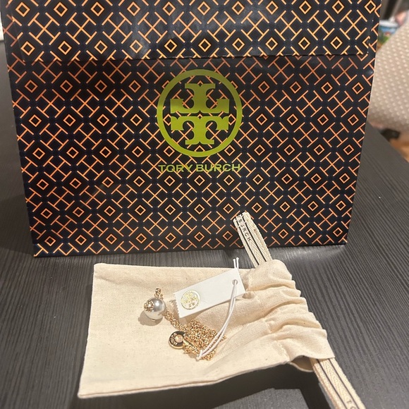 Tory Burch Authentic Timeless Classic Luxe Preppy Gray Pearl Chain Necklace - Picture 2 of 11